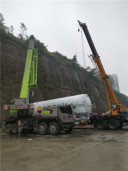 怀远县“不怕风雨冻”—— 吊车的 “恶劣环境适应” 技术